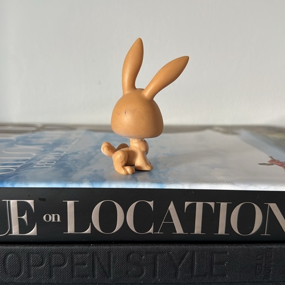 Littlest Pet Shop Brown/Tan BUNNY RABBIT Long/Tall ears Purple eyes #434 lps - Picture 2 of 3